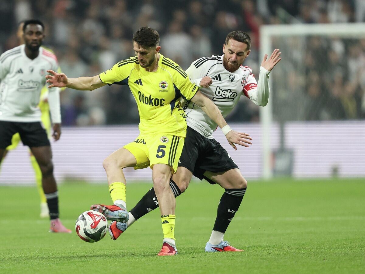    Эпизод матча "Фенербахче" против "Бешикташа"© Getty Images / Ahmad Mora