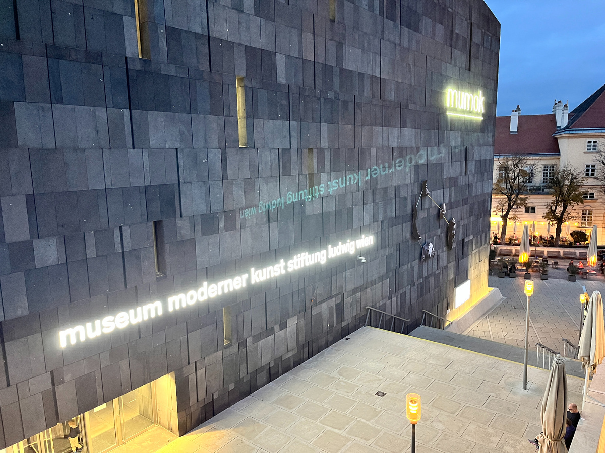 Здание музея MUMOK