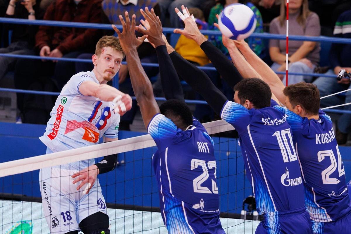    Антон Семышев в атаке / фото: Сергей Снегирев, vcdynamo.ru