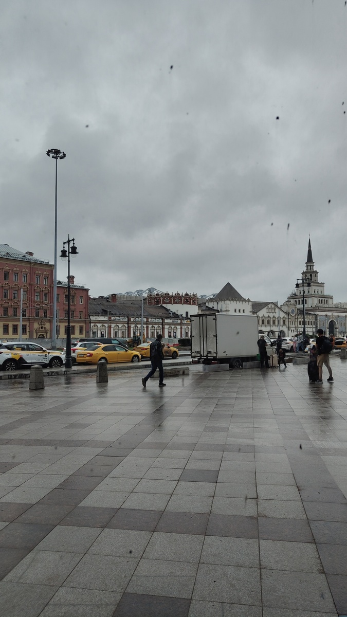 Москва. Площадь трех вокзалов. Вид из здания Ярославского вокзала.