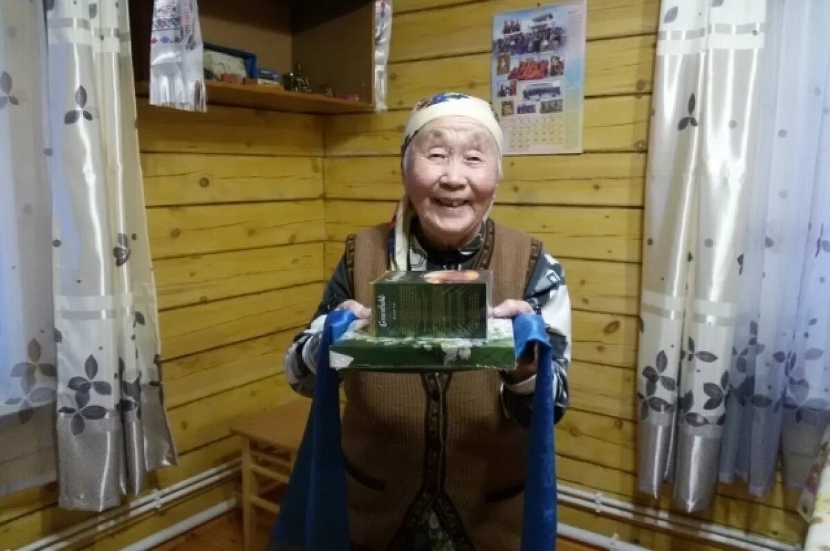    Цындыма Базарова каждый день молится за бойцов на передовой и за мир.