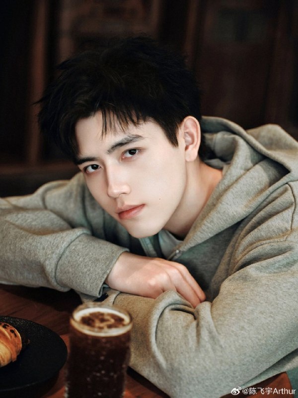 Актёр Чэнь Фэйюй. Моя любимая дорама с ним - "Зажигалка и платье принцессы". Смотрите галерею...