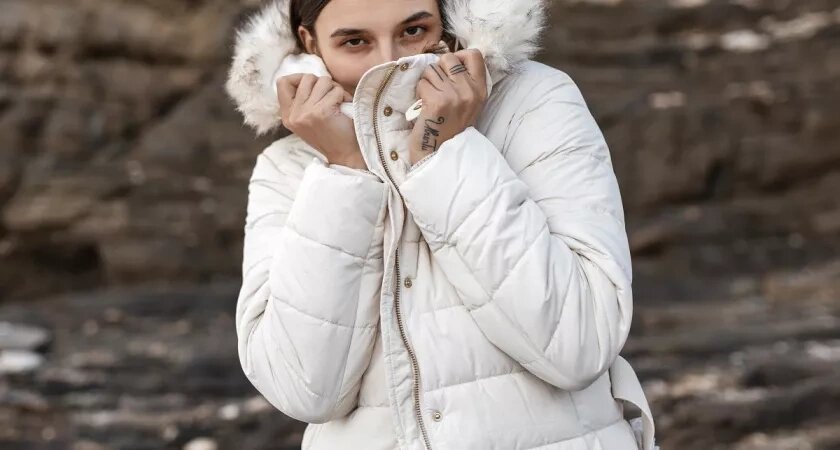    2 капли на ватный диск — и куртка или пуховик как новые: в машинке стирать не нужно