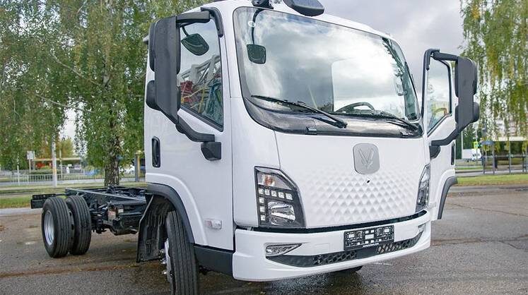    ОЛЕГ СПИРИДОНОВ/БИЗНЕС ONLINE/ТАСС Грузовой электромобиль SOVA 35 оснащается батарей емкостью 86,55 кВт·ч