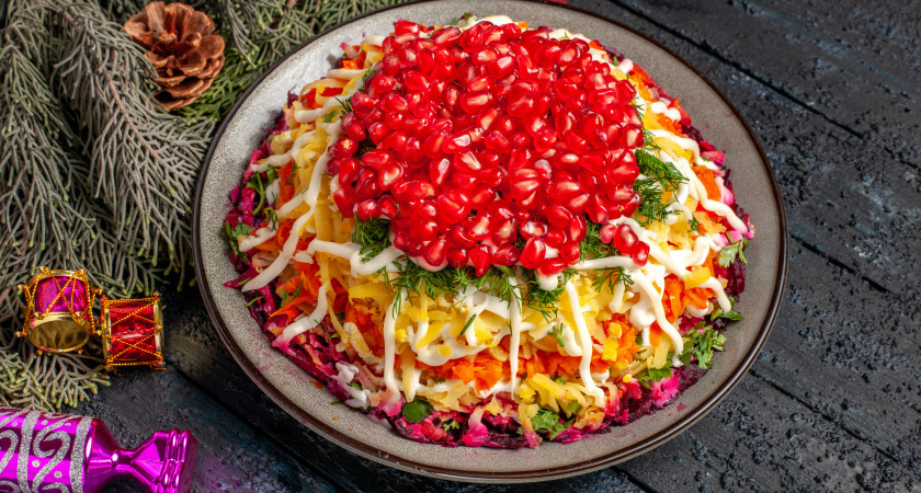    Забудьте про оливье. Главный салат 2026 года — «Елочная игрушка», который покорит Огненную Лошадь