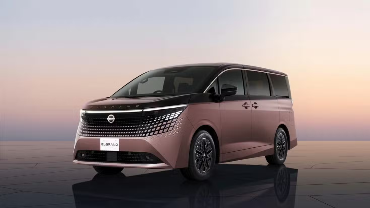 Новый минивэн Nissan Elgrand четвертого поколения