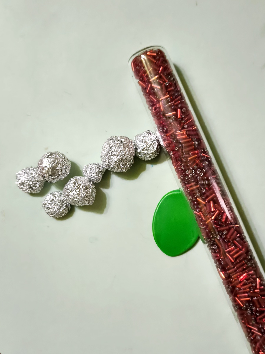 Мои детали, сделала на глаз и примерила друг к другу, чтобы понять примерно вид будущей игрушки. Подошло - работаем далее.