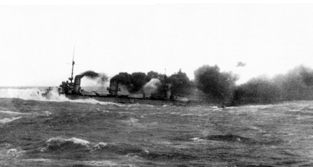 Линкор «Парижская коммуна» в Бискайском заливе