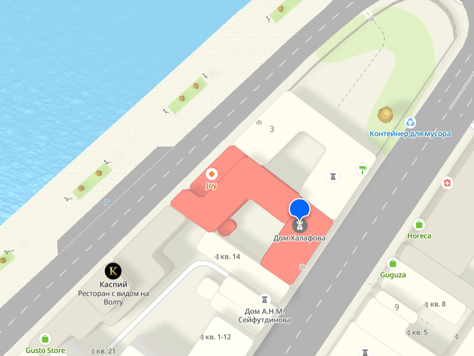 Да, может многие из вас не знают, но у этого дома два фасада: самый известный - на М. Горького, а второй - на Урицкого