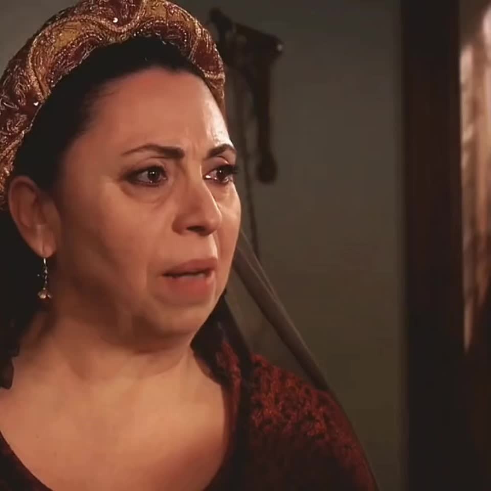 Дайе хатун беззвучно плакала.