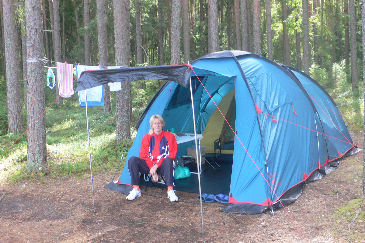 Утром у палатки