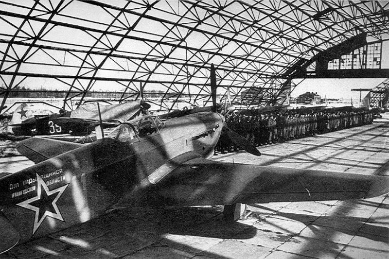 Фото 1944 г. с самолётами Як-9Д и Як-1Б 26-го ИАП, найденное на сайте о полках и самолётах СССР времён ВОВ.