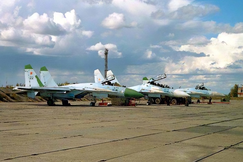 Фото самолётов Су-27 216-го ИАП, найденное в интернете на сайте выпускников ЧВВАУЛ.