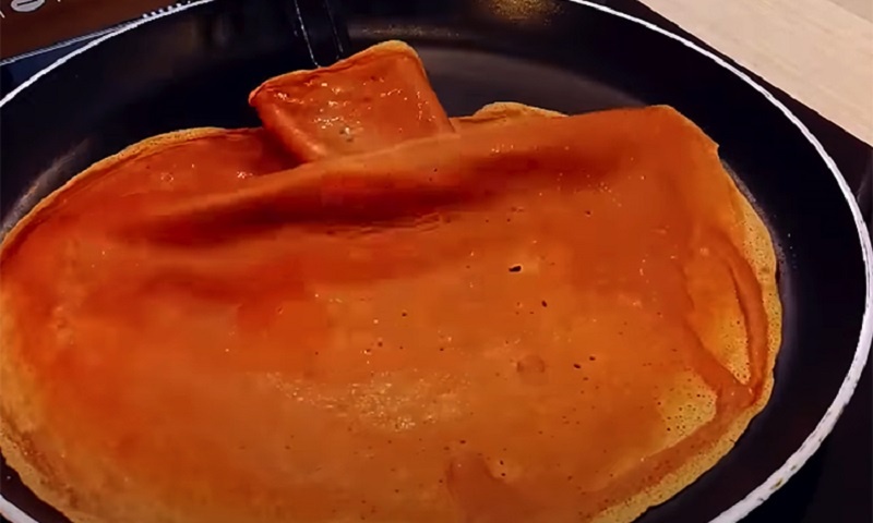 Очень вкусный и необычный торт: шоколадные блины, нежный крем и ягоды для особых случаев