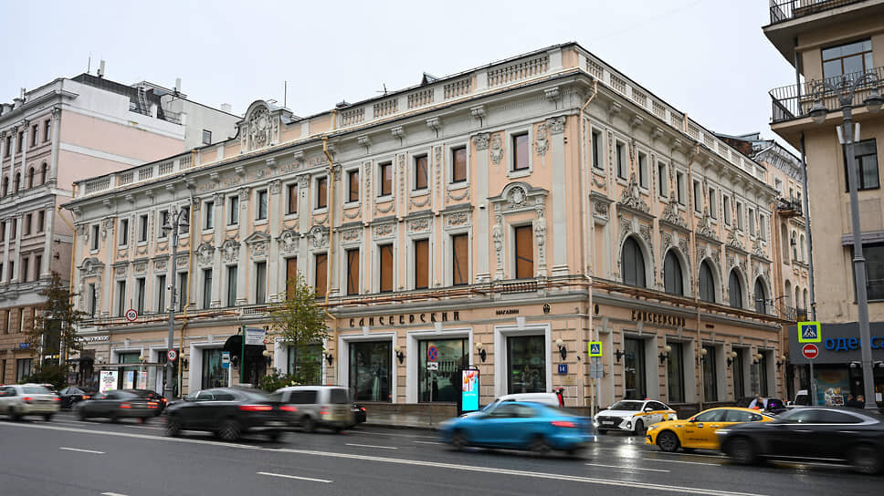 Богатые витрины магазинов МСПО, один из которых находился в этом здании, снились лирическому герою одного из стихотворений Багрицкого.📷Фото: Антон Великжанин / Коммерсантъ