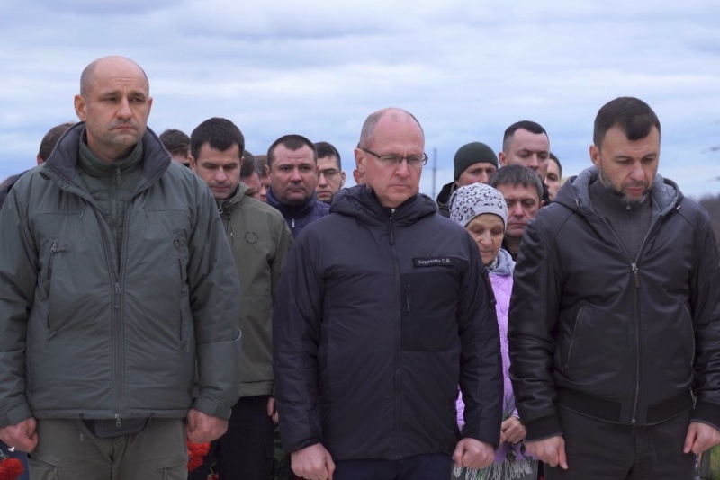    В Волновахе открыли памятник Владимиру Жоге, в Донецке — пантеон героев на «Донецком море»