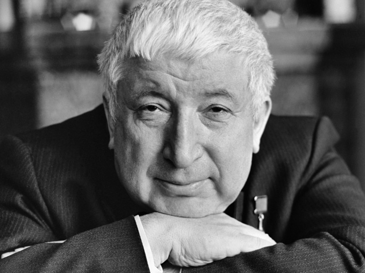 Сильное стихотворение Расула Гамзатова о Советской Родине, которой больше нет