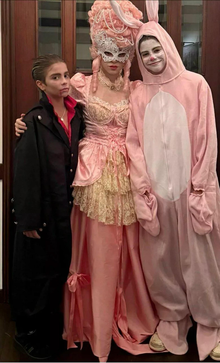    Шакира с сыновьями. Фото: Инстаграм (запрещен в РФ) @shakira