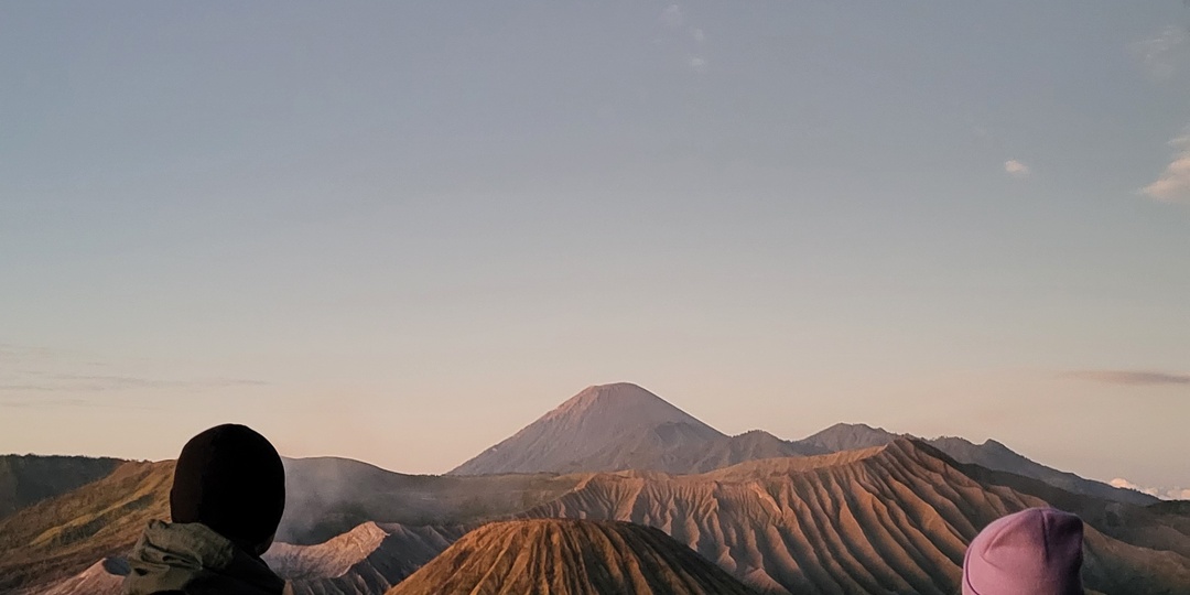 Сколько стоит встретить рассвет с видом из Пинтерест и заглянуть в жерло вулкана Бромо. Достопримечательности Явы
