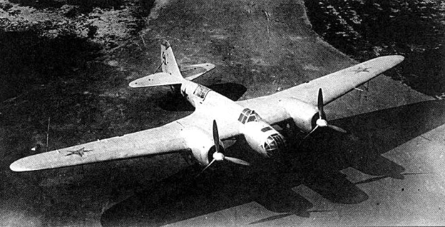 Фотоаппаратов не было как на  "Яках", так и на большинстве СБ - но на Западной Украине они стали вести разведку с бреющего полета. Проносясь над колоннами врага на высоте не более 25 метров - чтобы рассмотреть наверняка.