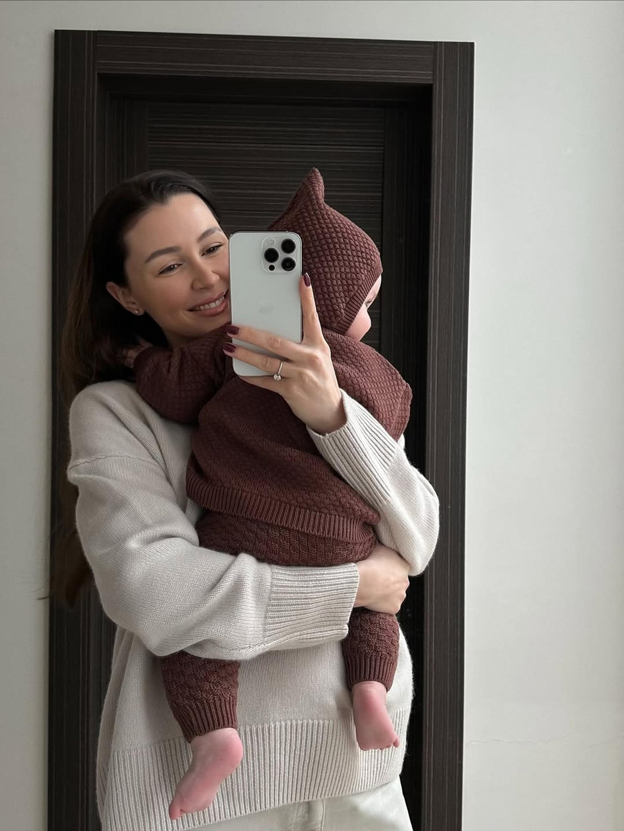    Анна Заворотнюк с сыном. Фото: Инстаграм (запрещён в РФ) @anna_zavorotnyuk