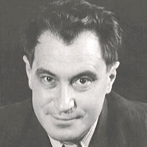 Валентин Катаев, старший брат Евгения Петровича Петрова (настоящая фамилия Катаев). По воспоминаниям Ильфа и Петрова именно Катаев предложил им идею написания романа о стульях. Сам он тоже должен был быть указан как соавтор, плюс его авторитет должен был сыграть на руку, ну а также его опыт и т.д. Катаеву отводилась роль движущей силы. 