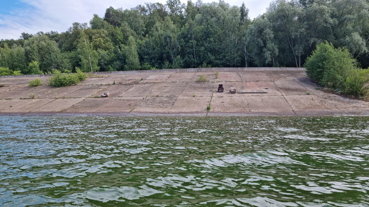 Бетон! Наконец-то бетон! После бесконечной воды даже дамба кажется родным домом. Чебоксары, я иду!