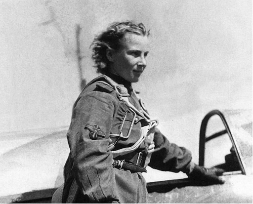 Лидия Владимировна Литвяк (18 августа 1921, Москва — 1 августа 1943, Донбасс) - советская лётчица-ас истребительной авиации, командир авиационного звена, гвардии младший лейтенант, Герой Советского Союза