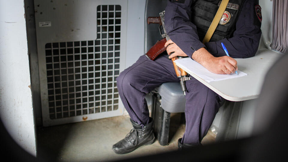     Подросток задержан за изображение нацистской символики на здании в Петербурге ИЗВЕСТИЯ/Сергей Лантюхов