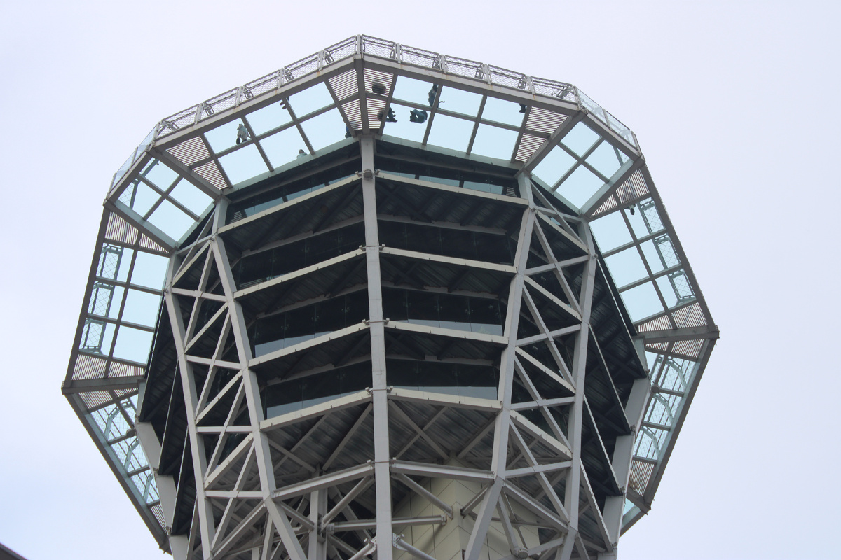 Пол стеклянный как в Китае