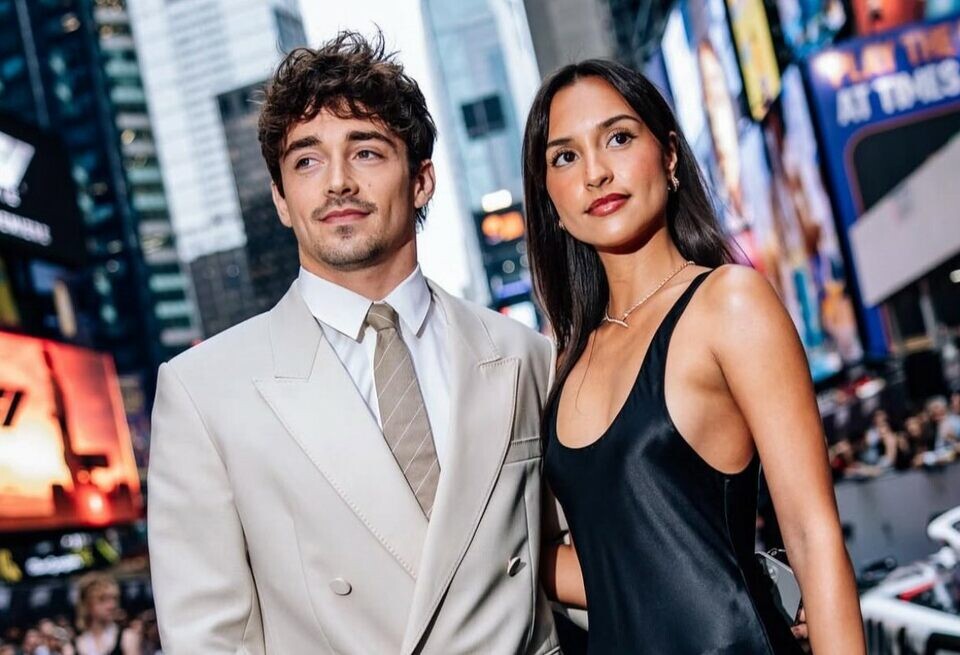    Шарль Леклер и его девушка Александра Сен-Мле готовятся к свадьбеСтраница Шарля Леклера в соцсетях