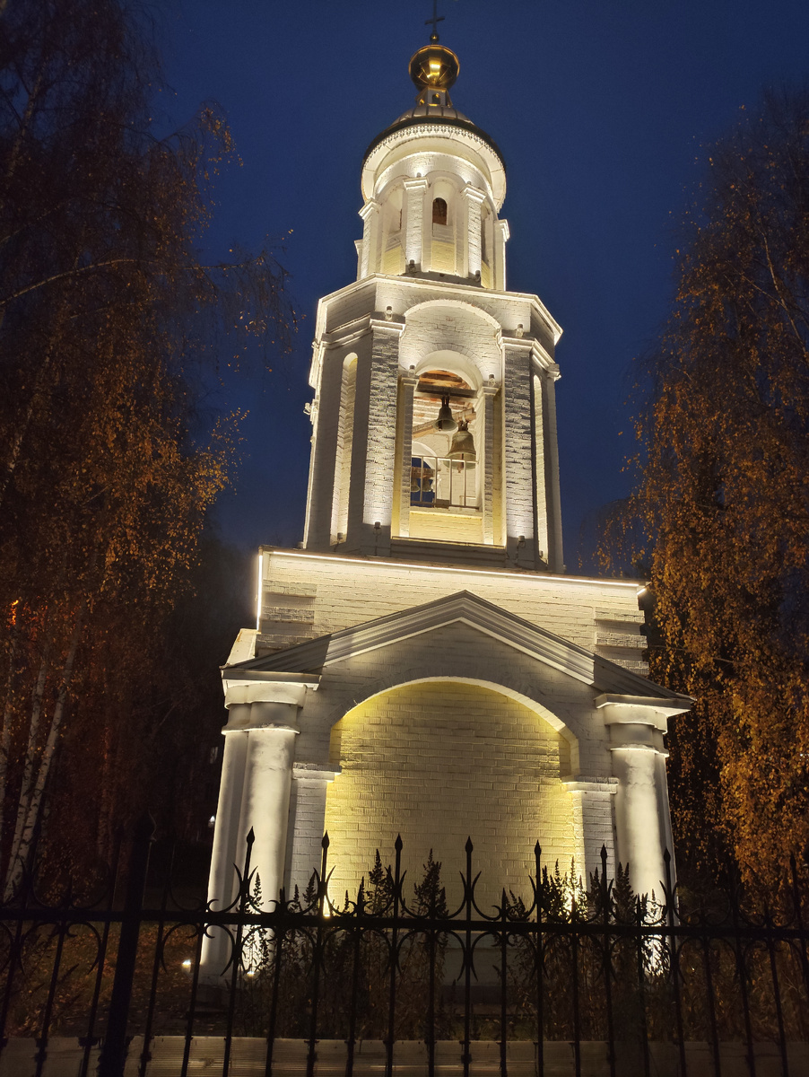 По дороге на работу. Раннее утро. Часовня