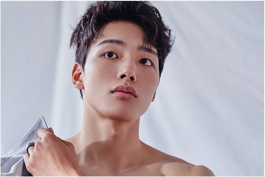 Снимок с экрана монитора. ЮК актер Е Джин Гу.