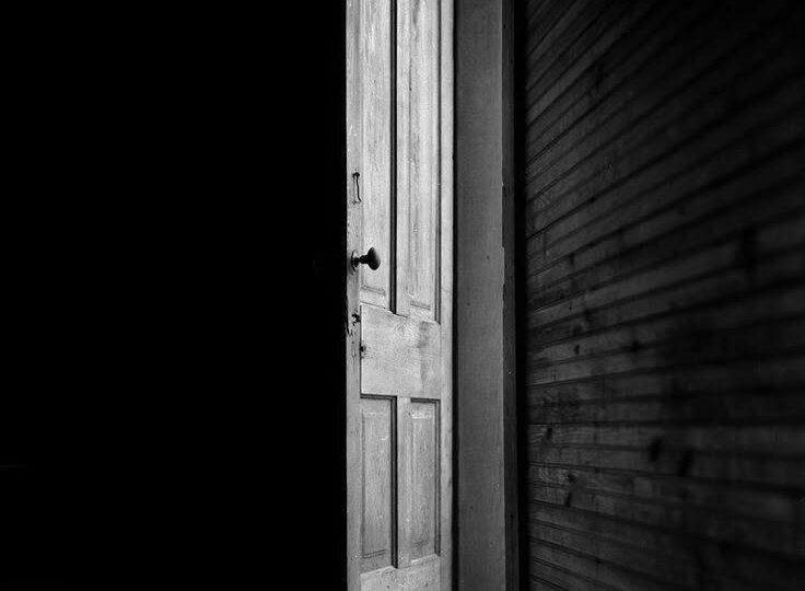 НЕ ОТКРЫВАЙ ДВЕРЬ! Приметы и поверия -работают? Да, по вере нашей!