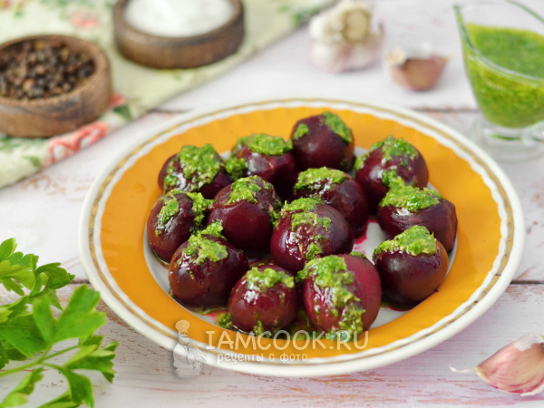 Быстрые салаты из простой вареной свеклы на каждый день, которые не надоедают