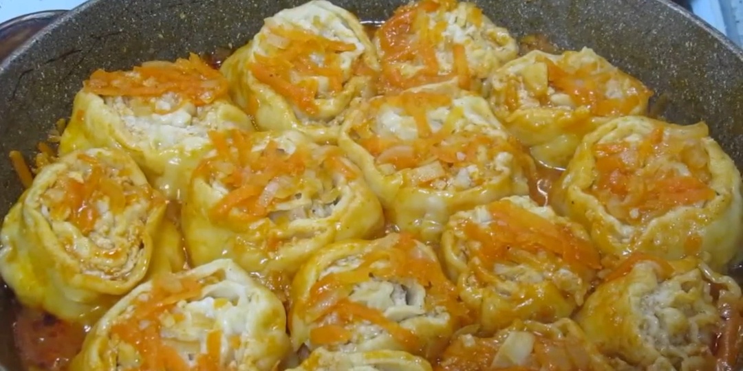 На ужин или обед сегодня Сочные, пропитанные ароматным соусом, пусть даже и ленивые, Пельмени.