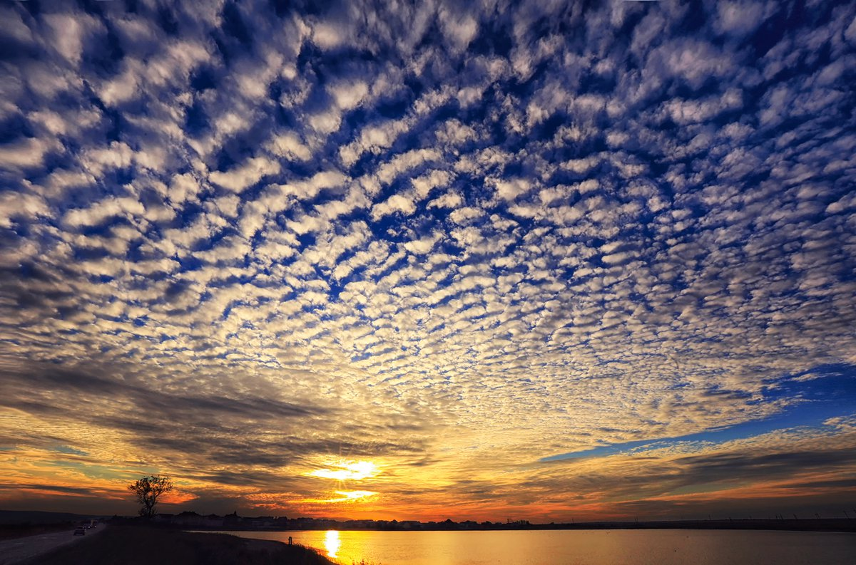 Нашла похожие облака)