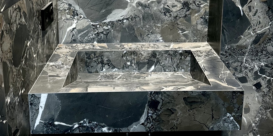 Раковины из керамогранита со щелевым сливом: стиль и функциональность в современном интерьере