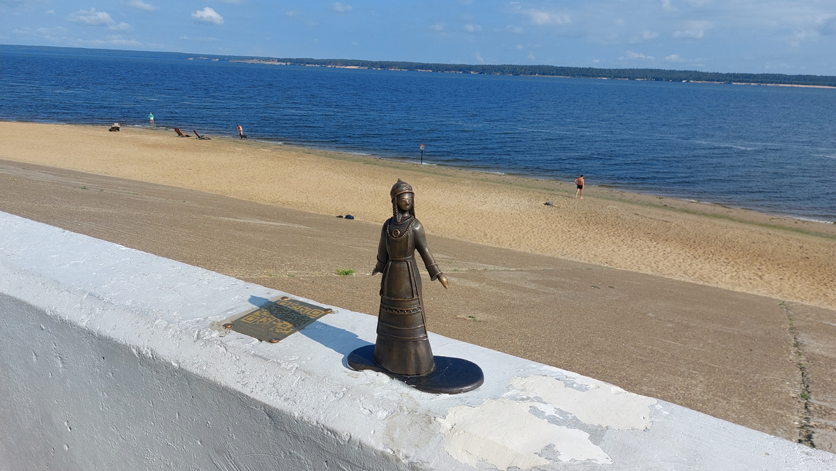 Скульптура на набережной