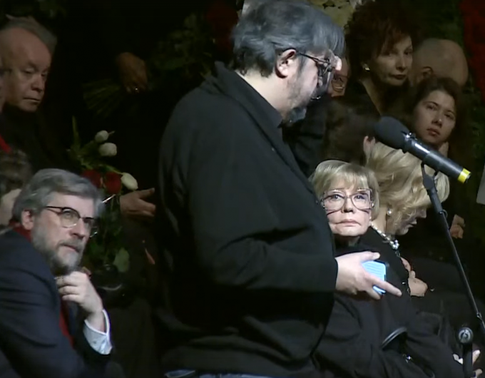 Федор Лукьянов на церемоноии прощания с Александром Ширвиндтом