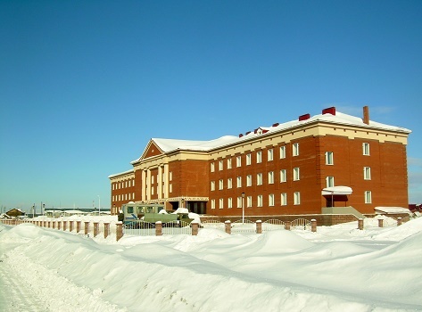 Саранпауль. Северное Таёжное село. Ханты-Мансийский автономный округ Югра, Зауралье, Приполярный Урал, Таёжное село. Западная Сибирь. Школа.