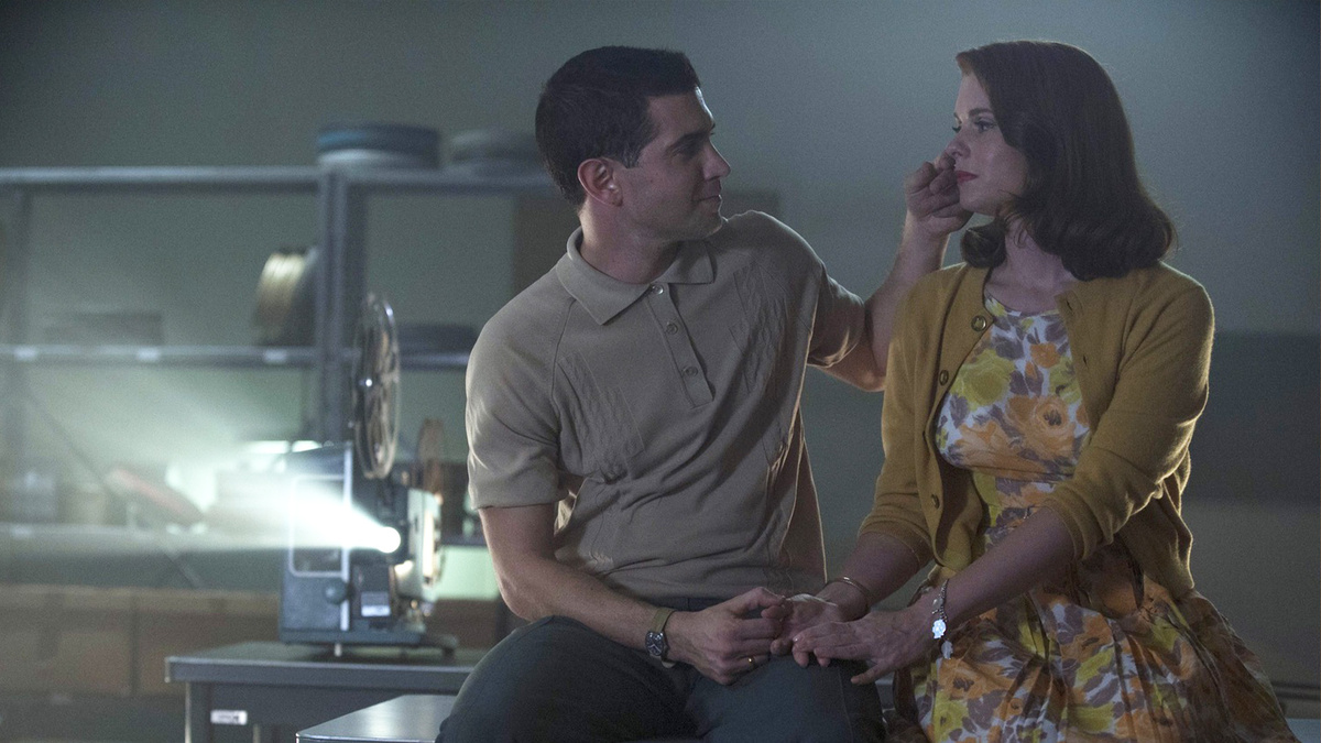 кадр из сериала "Клуб жен астронавтов"