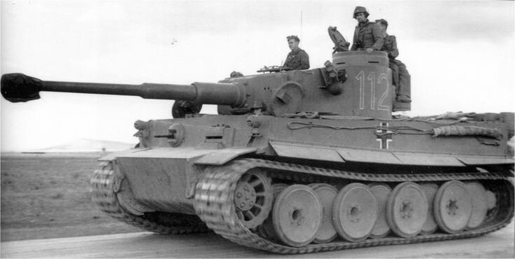 Немецкие современные танки, которые были брошены на Курское направление: Тигр,