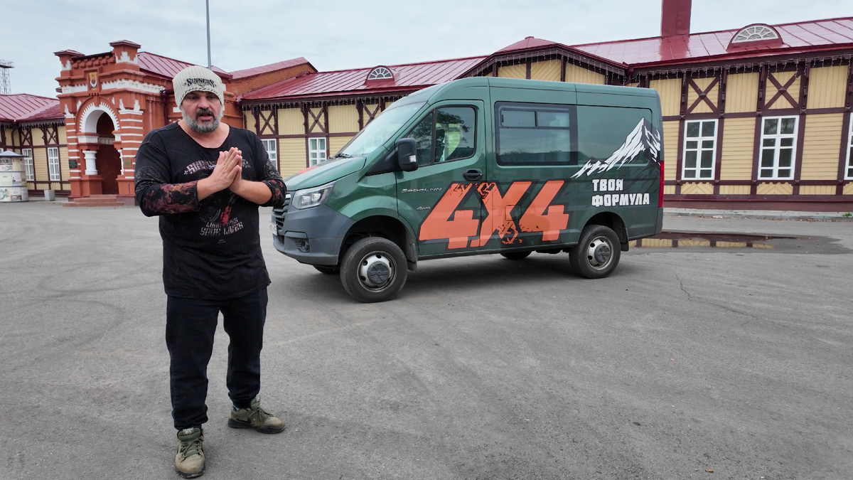 Рядом со старым зданием вокзала в Энгельсе