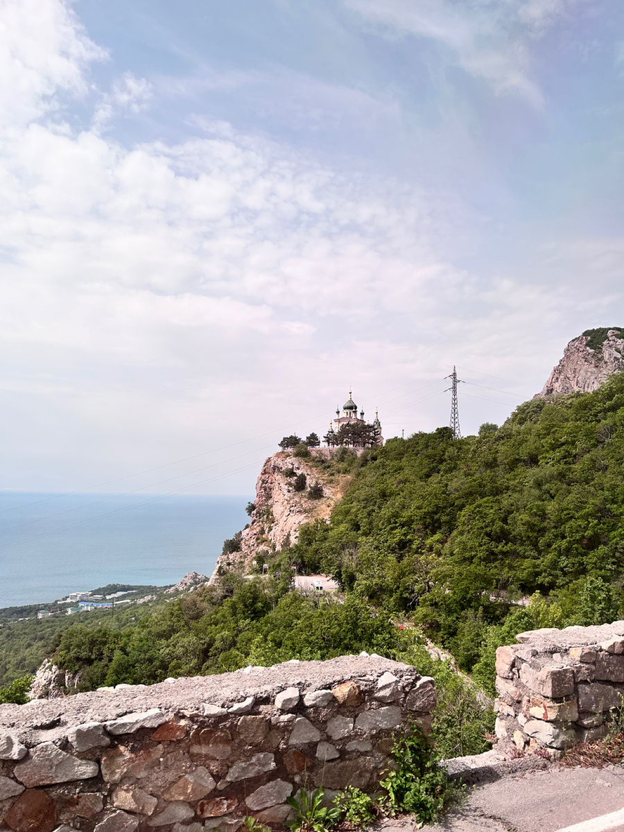 Форосский храм, построенный на деньги А.Г.Кузнецова