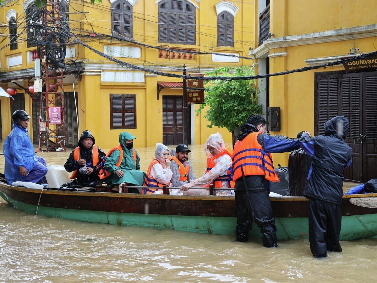    Последствия наводнений во Вьетнаме© AP Photo / Phan Anh Dung
