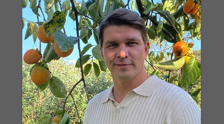 У обаятельного, красивого актёра поклонников немало