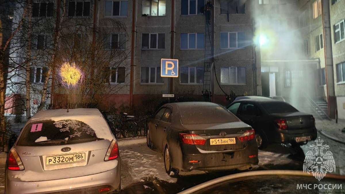    Семь человек спасли при пожаре в сургутской многоэтажке