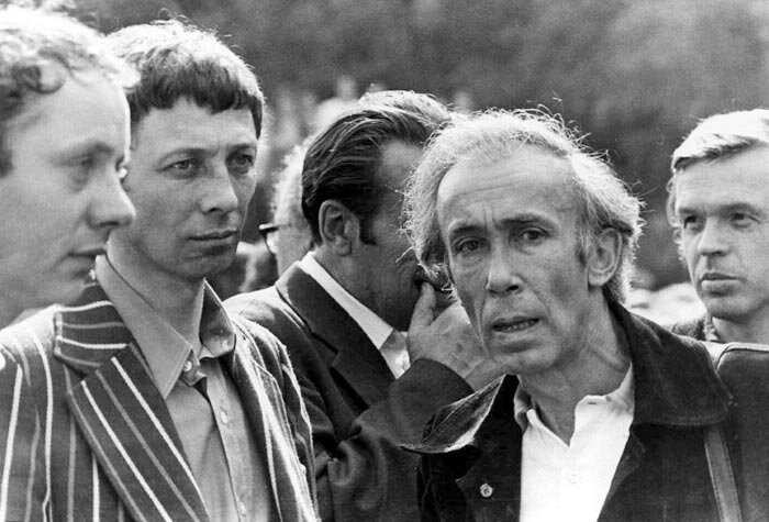 Олег Даль, Валентин Никулин на прощании с Владимиром Высоцким. Ваганьково, 28 июля 1980 года.