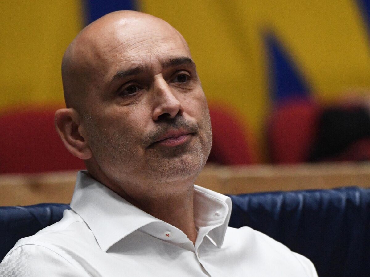    Главный тренер сборной России Зоран Лукич перед началом матча 1-го тура квалификационного турнира ЧМ-2023 по баскетболу между сборными России и Италии.© РИА Новости / Алексей Даничев